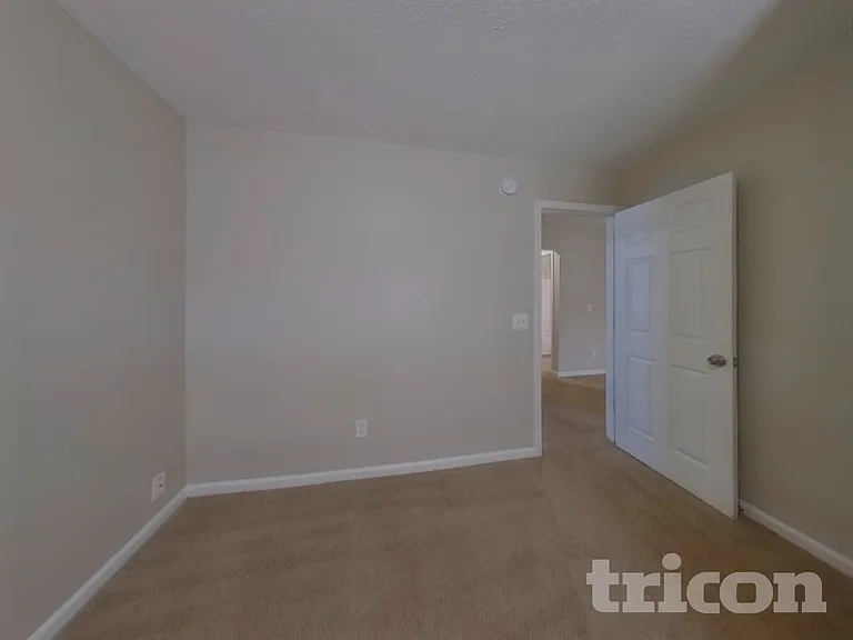 208 Denby Cir — Photo 13