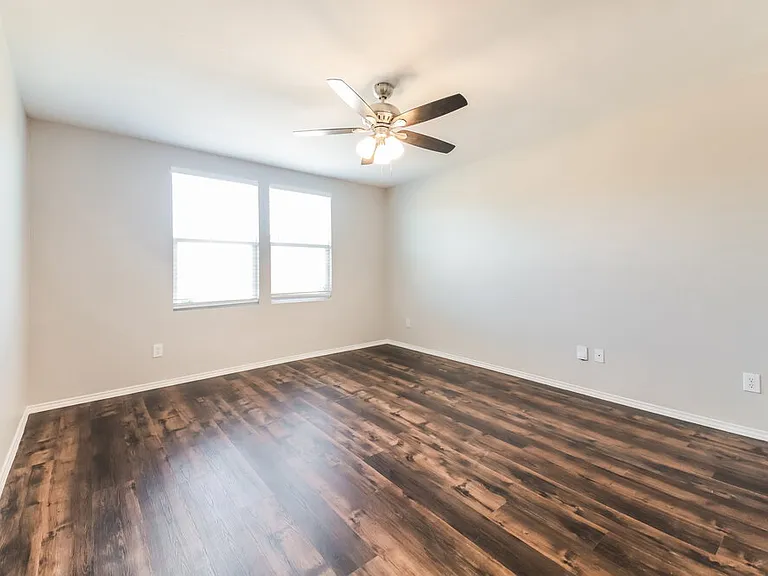1412 Laurel Ln — Photo 10
