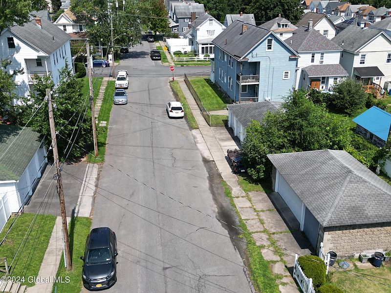 4th image of 610 2nd Street
