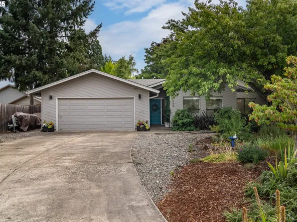 1660 NW Youngwood Ct, Roseburg, OR 97471