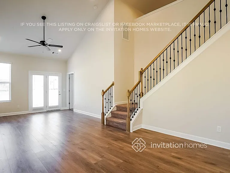 554 Becks Pl — Photo 2