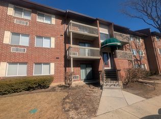 800 N Lakeside Dr APT 3B, Vernon Hills, IL