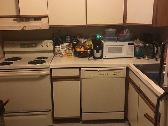 2nd image of 1037 Des Plaines Ave APT 102