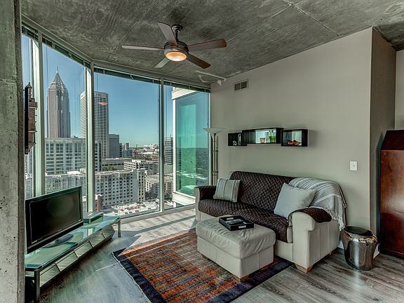 3rd image of 860 Peachtree St NE