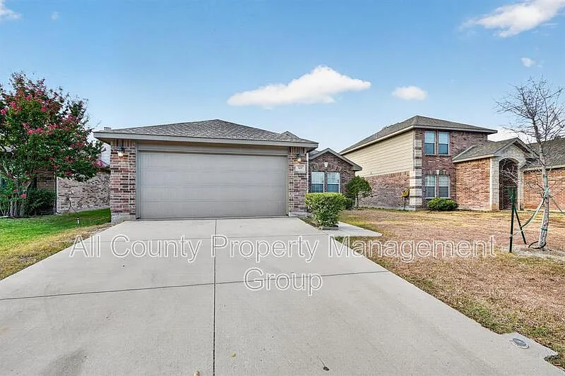 3 bed, 2.0 bath, 1407 sqft, $1,995 — Photo 2