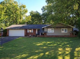 1744 Schuetz Rd, Saint Louis, MO 63146