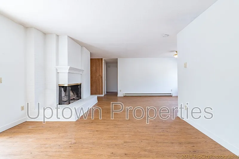 3 bed, 2.0 bath, 1300 sqft, $1,895 — Photo 2