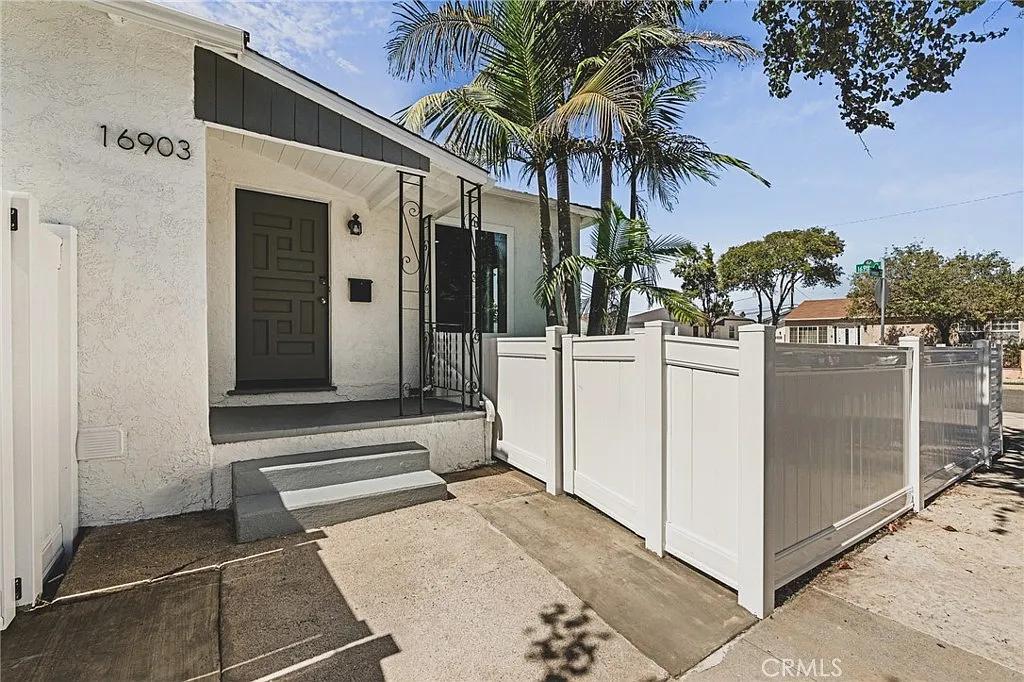3 bed, 2.0 bath, 1300 sqft, $4,300 — Photo 3