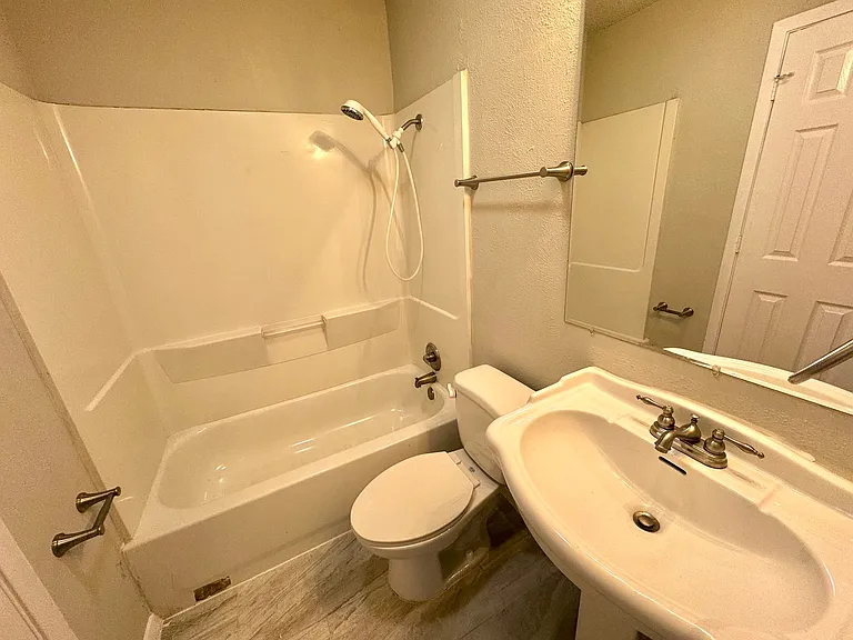 2508 S Center St — Photo 10