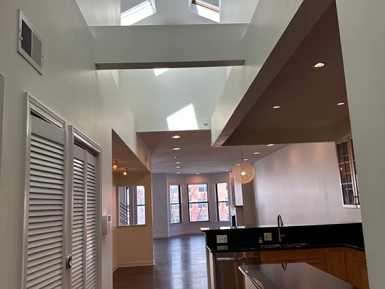 353 W Chicago Ave #4E — Photo 2