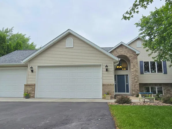 423 Durango Dr, Roberts, WI 54023
