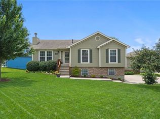 10316 N Elmwood Ct, Kansas City, MO 64156