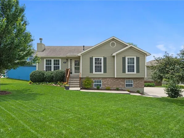 10316 N Elmwood Ct, Kansas City, MO 64156