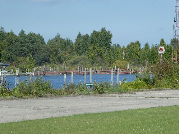 3rd image of 108 Blue Heron Dr