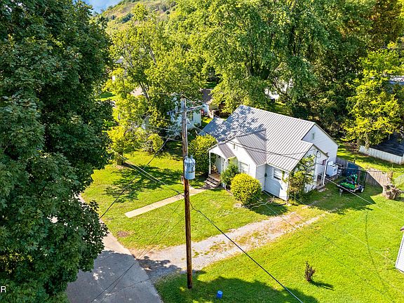 3rd image of 302 Jackson St