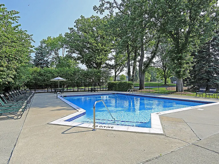 ReNew Franklin Hills — Photo 51
