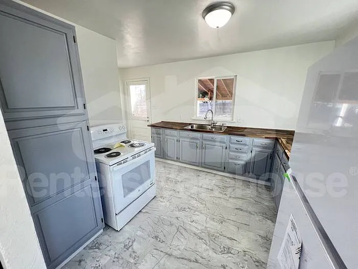 3490 W Tennessee Ave — Photo 6