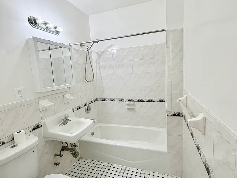 40-04 Bowne St #6B1 — Photo 6