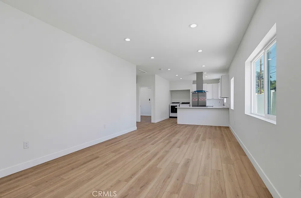 2 bed, 972 sqft, $3,500 — Photo 2