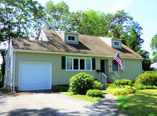 4 Briaroot Dr, Smithtown, NY 11787