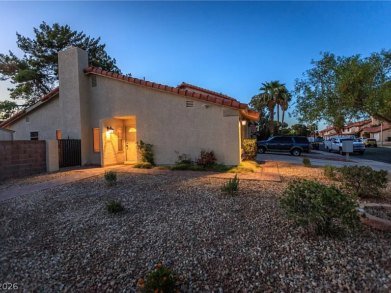 363 Tierra St — Photo 17