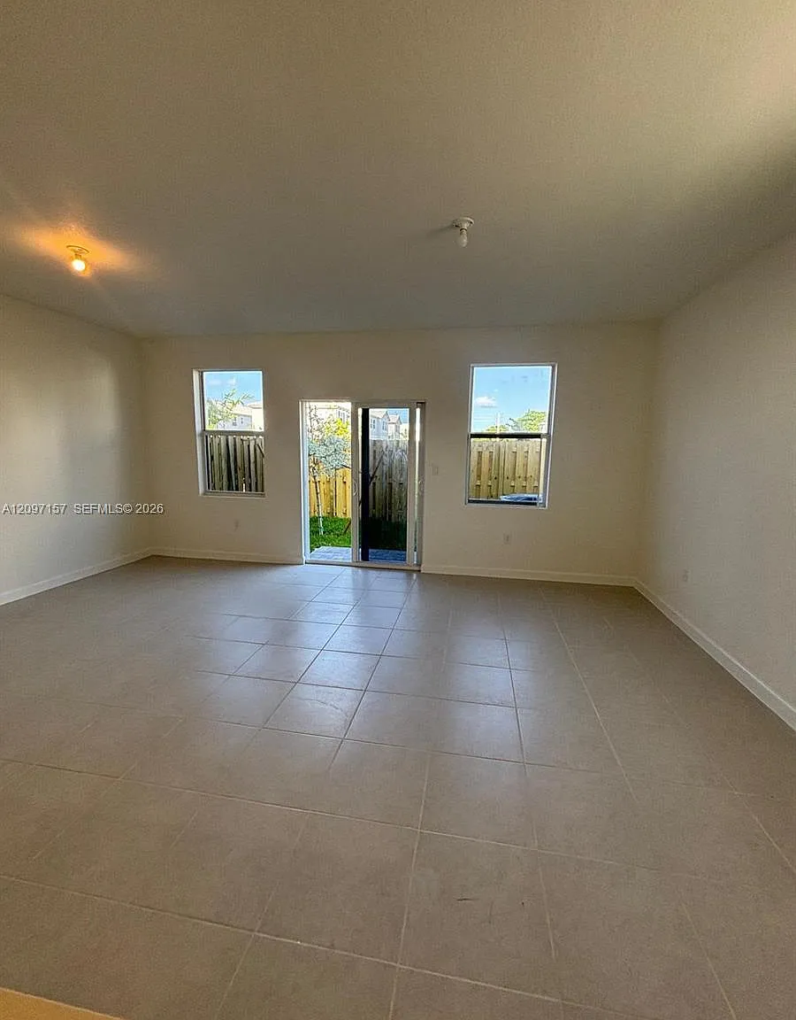 Lejardine Lennar — Photo 4