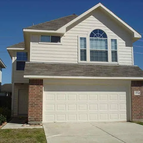 3 bed, 2.5 bath, 1622 sqft, $1,700 — Photo 1