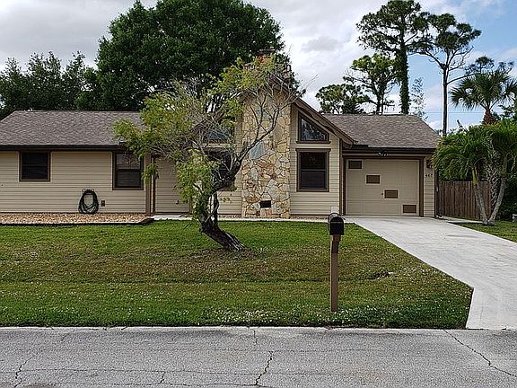 3rd image of 467 SE Streamlet Ave