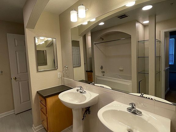 3rd image of 1521 N Vine St APT 302