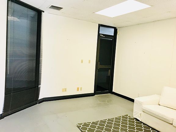 3rd image of 2930 Westwood Blvd