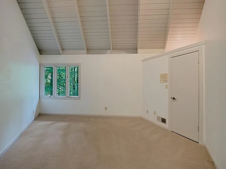 130 Huntcliff Point — Photo 32