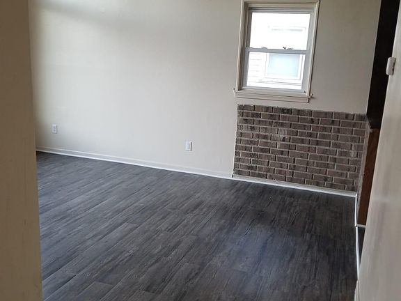 4th image of 25085 Hopkins St