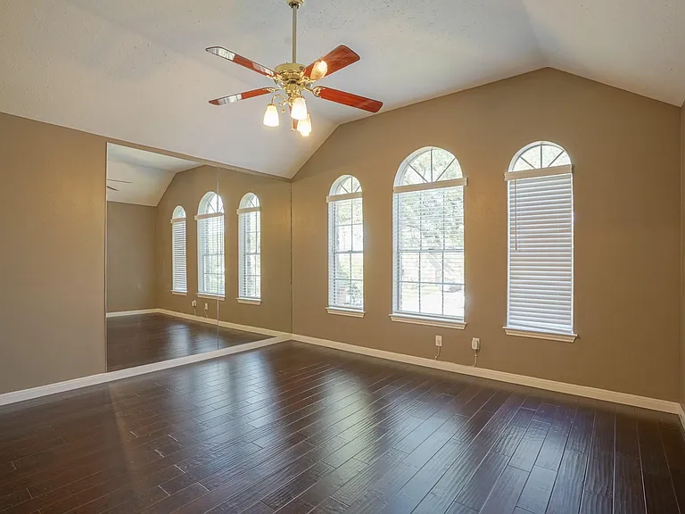 2108 Lakeway Dr — Photo 46