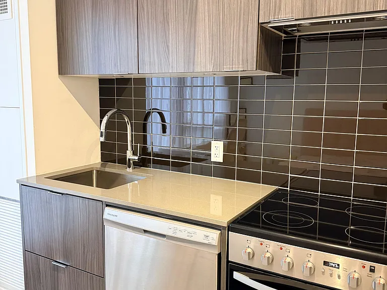 395 Bloor St E #4908 — Photo 6