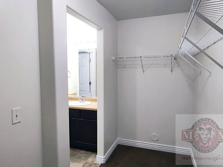104 E Resaca Dr #E2 — Photo 14