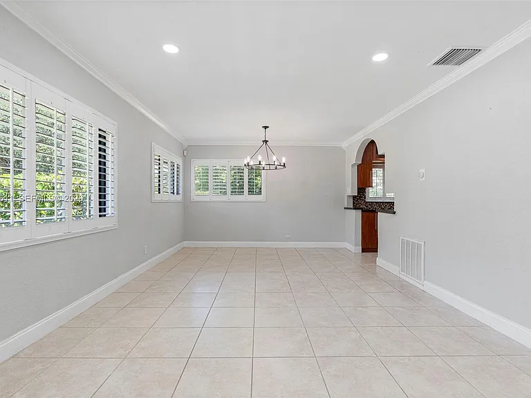1025 Sylvania Blvd — Photo 8