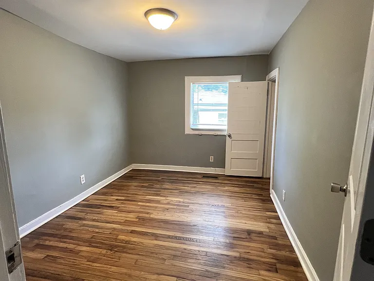 722 Snow St — Photo 4