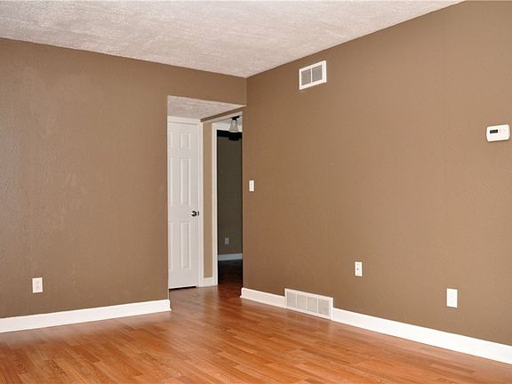5th image of 13809 Puritas Ave