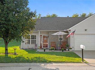 1651 Fall Creek Dr, Tonganoxie, KS 66086