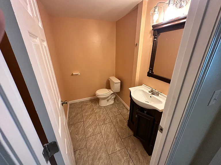 1098 Sylvan St — Photo 7