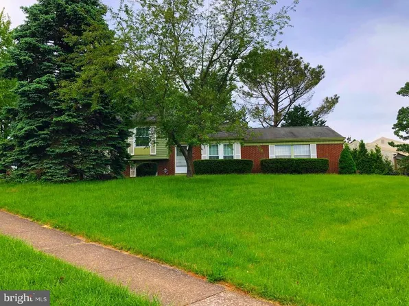 4825 Tamar Dr, Harrisburg, PA 17111