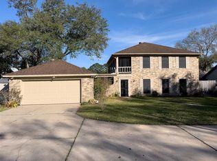 145 Saint Andrews Dr, Friendswood, TX 77546