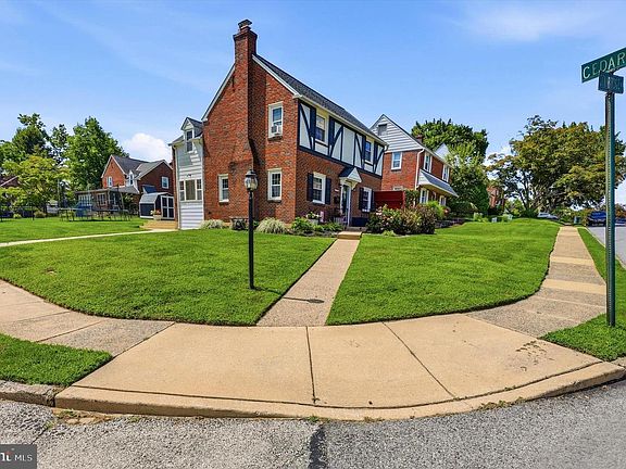 2nd image of 808 Stanbridge Rd