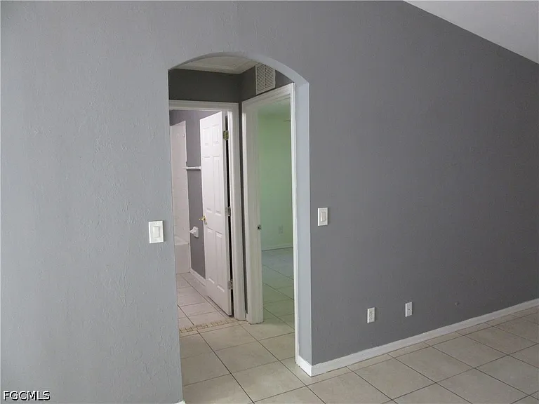 922 Eisenhower Blvd — Photo 6