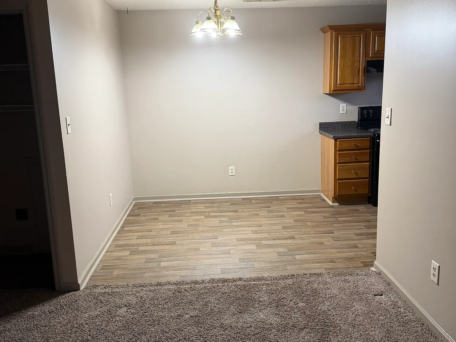 2 bed, 890 sqft, $950 — Photo 2