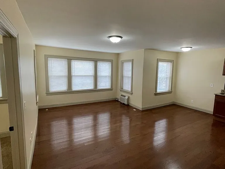 1404 E State St Apartments — Photo 4