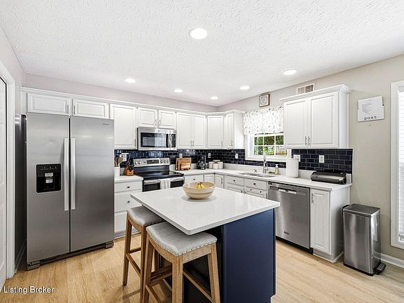 2nd image of 10621 Dry Creek Way