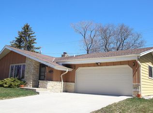 5218 Raven Dr, Greendale, WI 53129