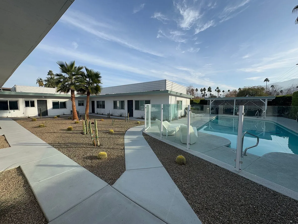 Building Photo - 700 N Riverside Dr #4