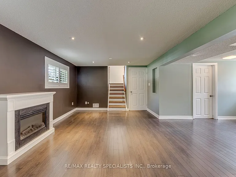 5 Country Club Dr — Photo 34